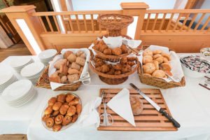 Frühstücksbuffet_im_Saal_André_2