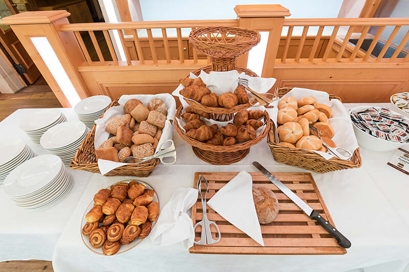 Frühstücksbuffet_im_Saal_André_2