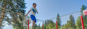 Familienhotel Kind auf Trampolin
